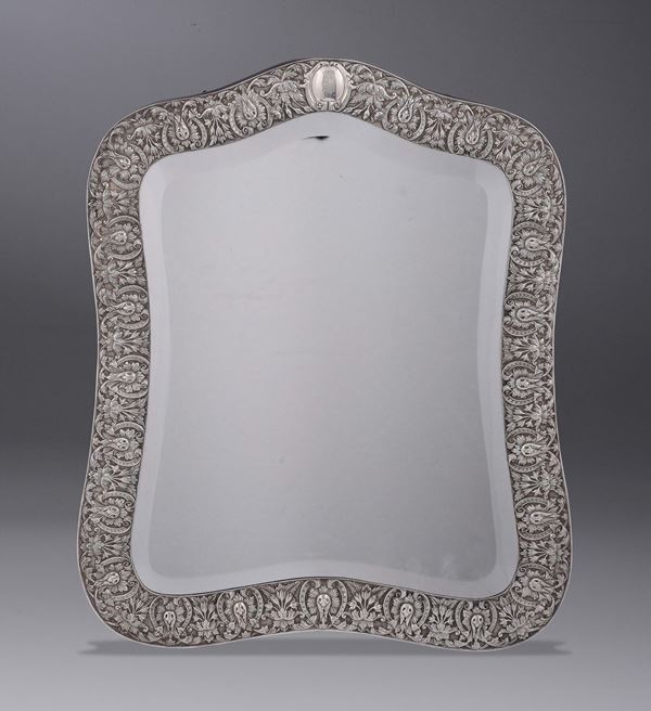 Specchio rettangolare in argento, manifattura Anglo-Indiana, XX secolo.