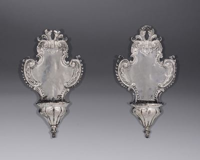 Coppia Acquasantiere a Specchio in Argento Sbalzato, Venezia Seconda Metà del XVIII Secolo, Argen...