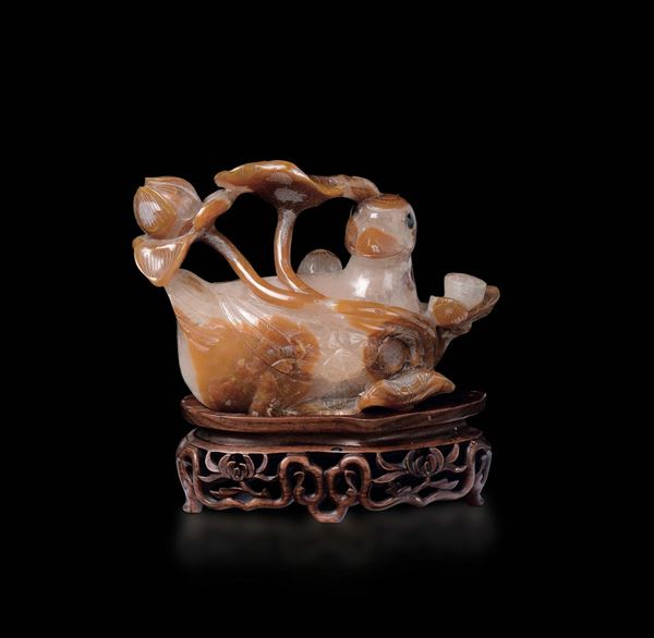 An agate birds between branches group, China, Qing Dynasty, 19th century