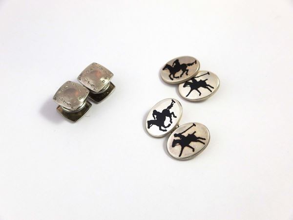 Lot consisting of two pairs of silver cufflinks