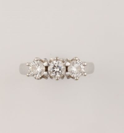 Anello Trilogy con Diamanti Taglio Rotondo a Brillante di Ct 1,06