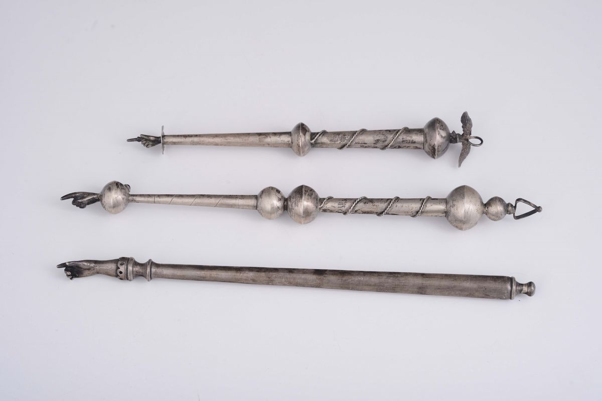 Tre Puntatori (yad) di Cui Due in Argento Fuso, Sbalzato e Cesellato, Russia, Due con Data 1873