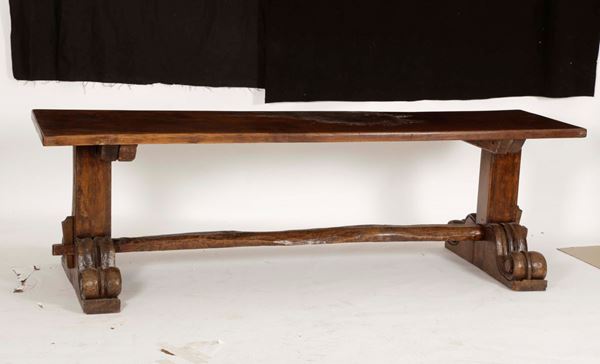 Grande tavolo in noce, XIX secolo