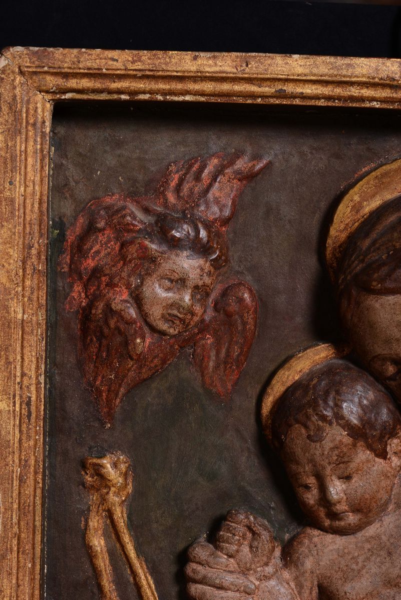 Rilievo in Stucco Policromo e Dorato Raffigurante Madonna con Bambino, San Giovannino e Due Cheru...