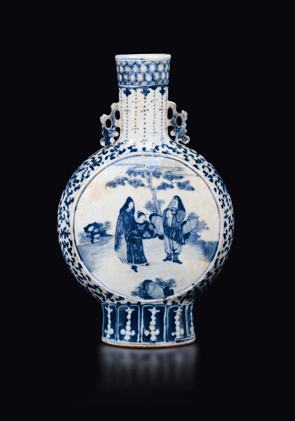 Fiasca in porcellana bianca e blu con personaggi, Cina, Dinastia Ming, XVII secolo