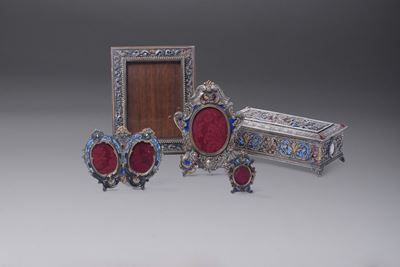 Complesso di Argenti : Cofanetto, Coppia di Candelieri, 4 Portaritratti (argentiere Stefani Bolog...