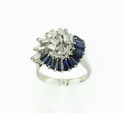 Anello con Diamanti Taglio Baguette e Zaffiri