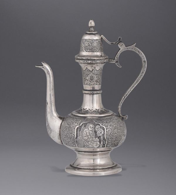 Caffettiera in argento fuso, sbalzato e cesellato, arte Medio Orientale, Persia (?) probabile XIX secolo