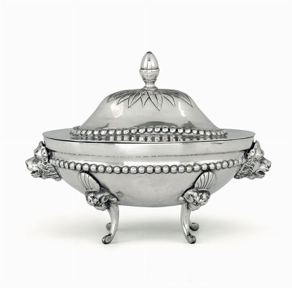 Zuccheriera in argento fuso, sbalzato e cesellato, Italia XIX-XX secolo, bolli non pertinenti