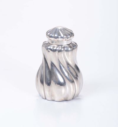 Tea Caddy in Argento con Decoro a Volute. Germania Prima Metà XX Secolo