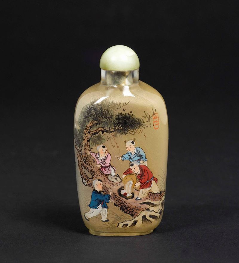 Snuff bottle in vetro dipinto con fanciulli che giocano e firma, Cina, Repubblica, XX secolo  - Asta Arte Orientale - Asta Online - Cambi Casa d'Aste