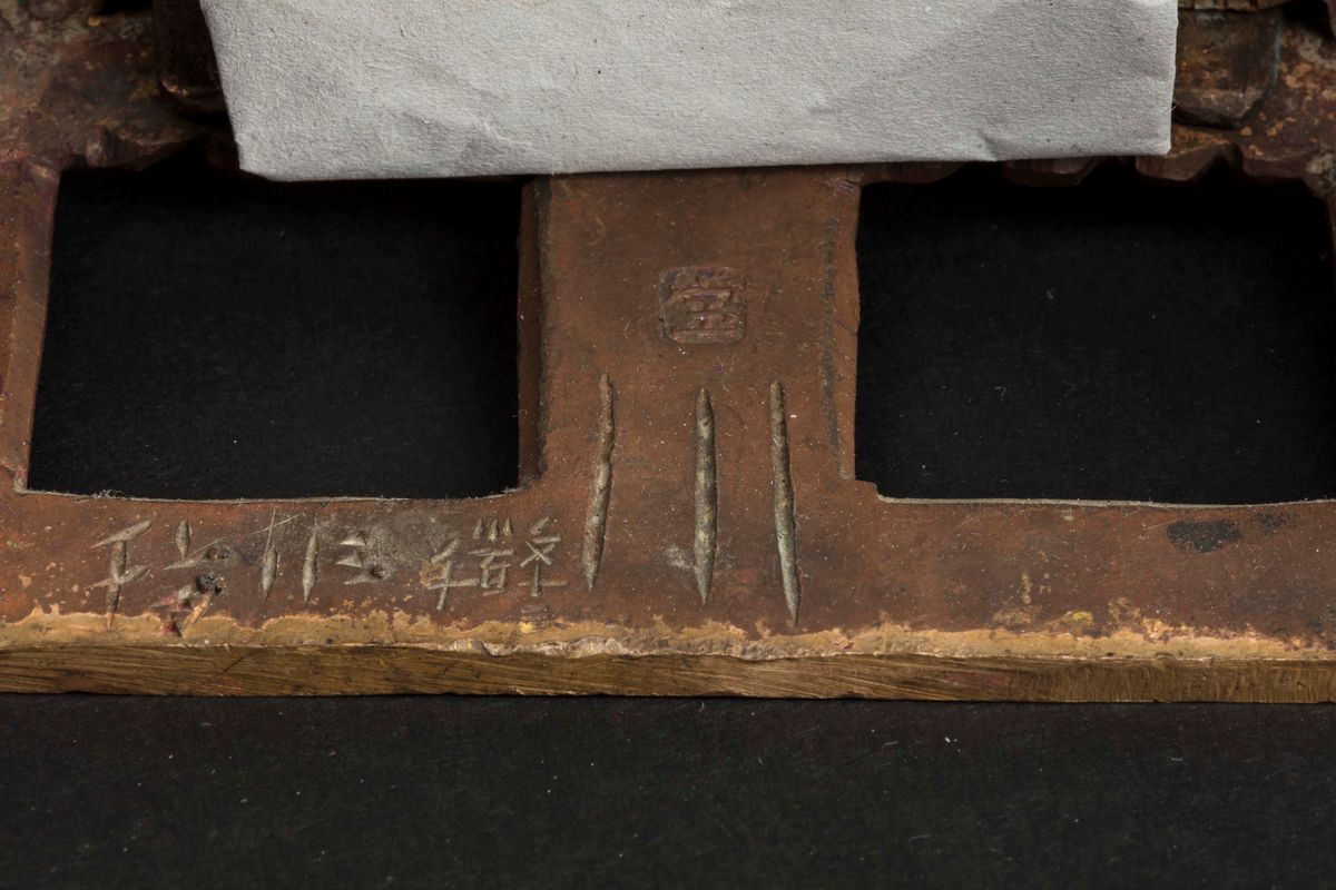 Figura di Amitayus in Bronzo Dorato con Aura, Cina, Dinastia Qing, Marca e del Peiodo Qianlong (1...