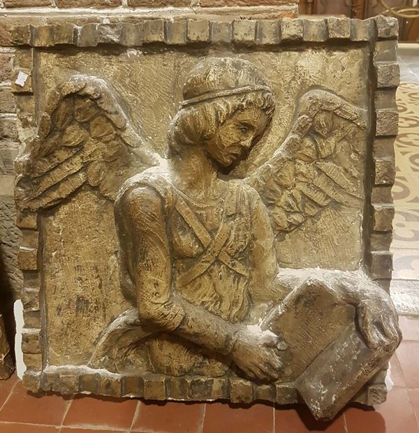 Altorilievo in pietra del Friuli raffigurante angelo, XIX secolo