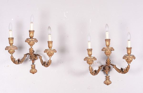 Coppia di appliques a tre luci in bronzo dorato, XIX secolo