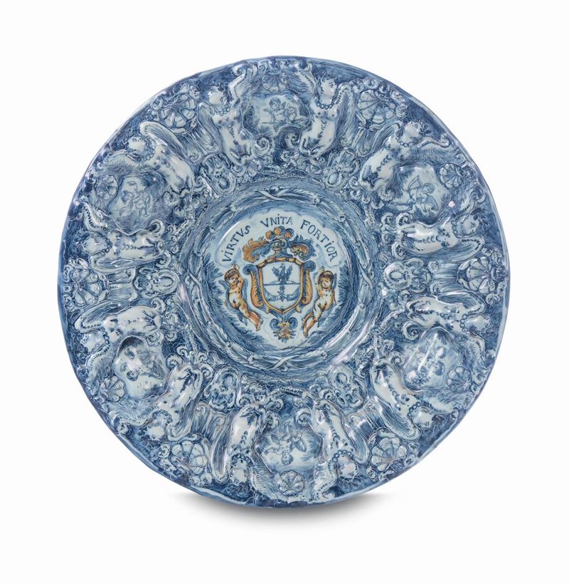A large maiolica dish, Savona, Savona crest-mark, 18th century  - Auction Majolica and porcelain from the 16th to the 19th century - Cambi Casa d'Aste