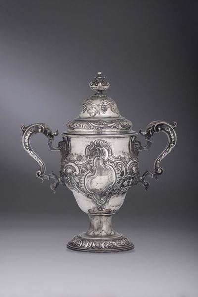Coppa in Argento Sbalzato e Cesellato, Londra 1749, Argentiere Georg Morris (?)
