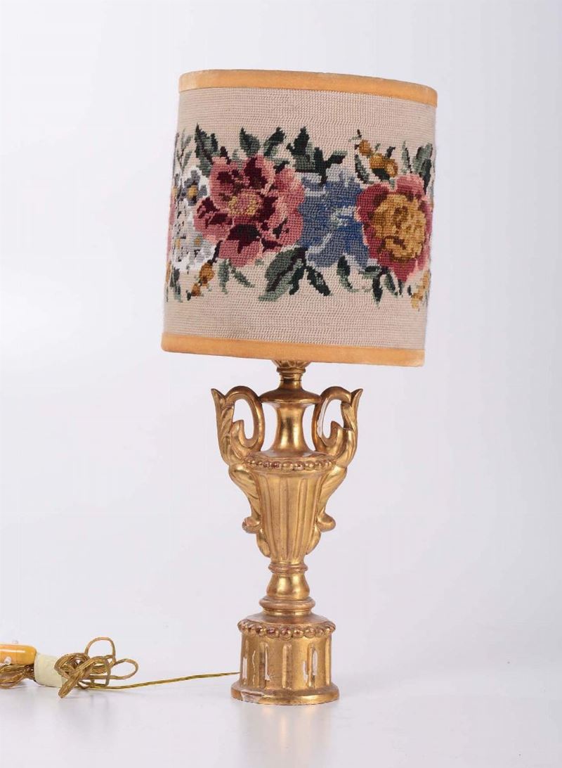 Lume in legno intagliato e dorato in stile  - Auction Fine Art - Cambi Casa d'Aste