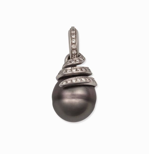 Tahiti pearl and diamond pendant
