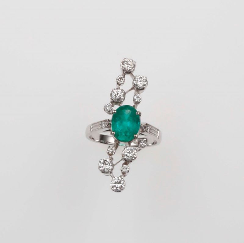 Anello con smeraldo taglio ovale e diamanti a contorno  - Asta Gioielli - Asta Online - Cambi Casa d'Aste