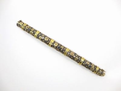 Bracciale a Segmenti in Oro con Piccoli Diamanti e Zaffiri