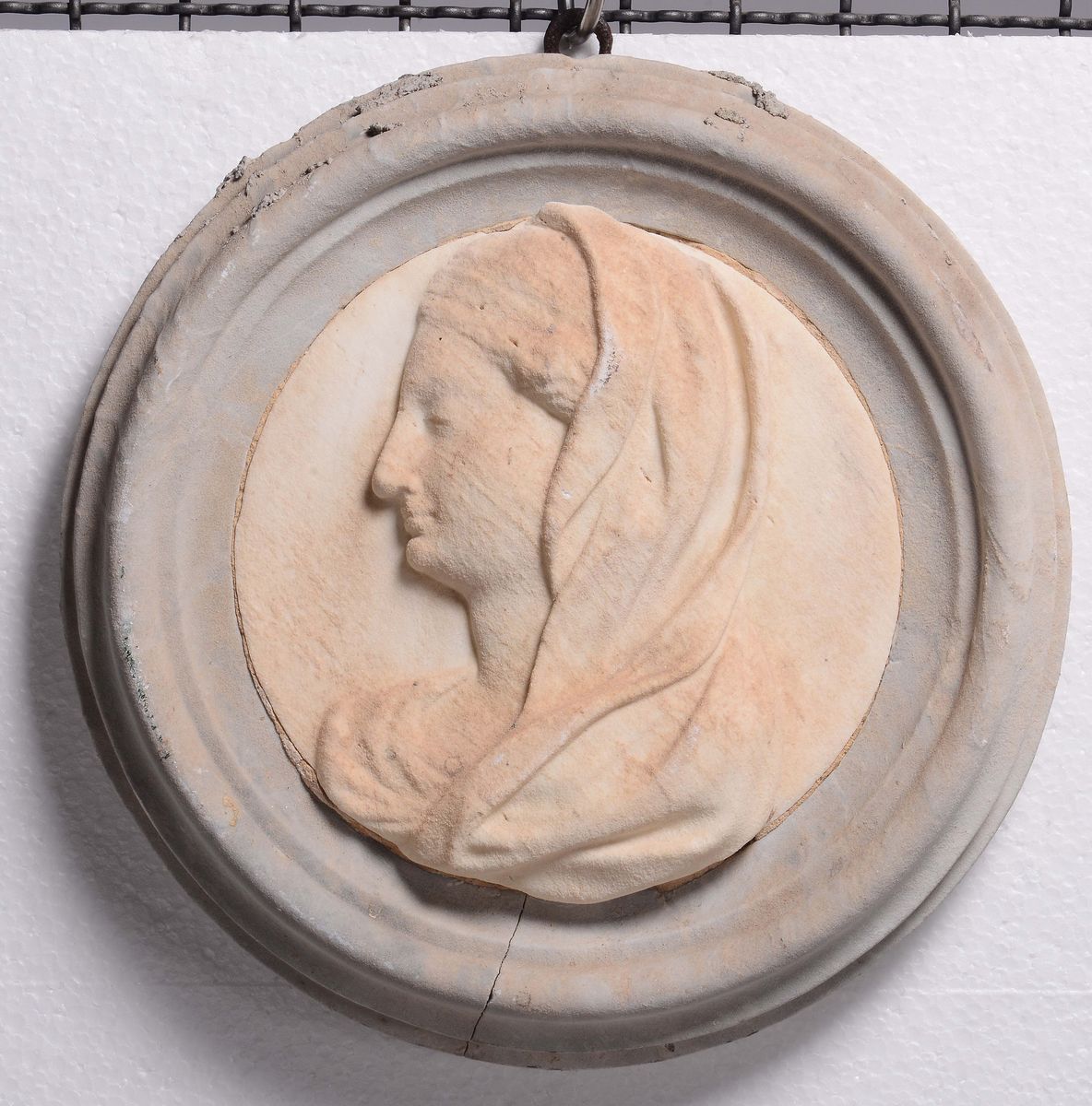 Coppia di Rilievi con Profili di Cristo e della Vergine, Marmo Bianco e Pietra Serena, Scultore B...