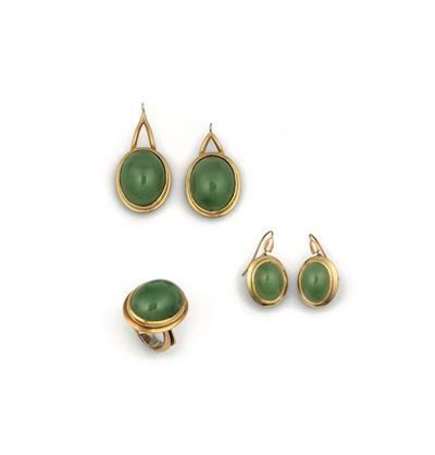Parure Composta da Anello, Orecchini e Due Pendenti con Nefrite Taglio Cabochon