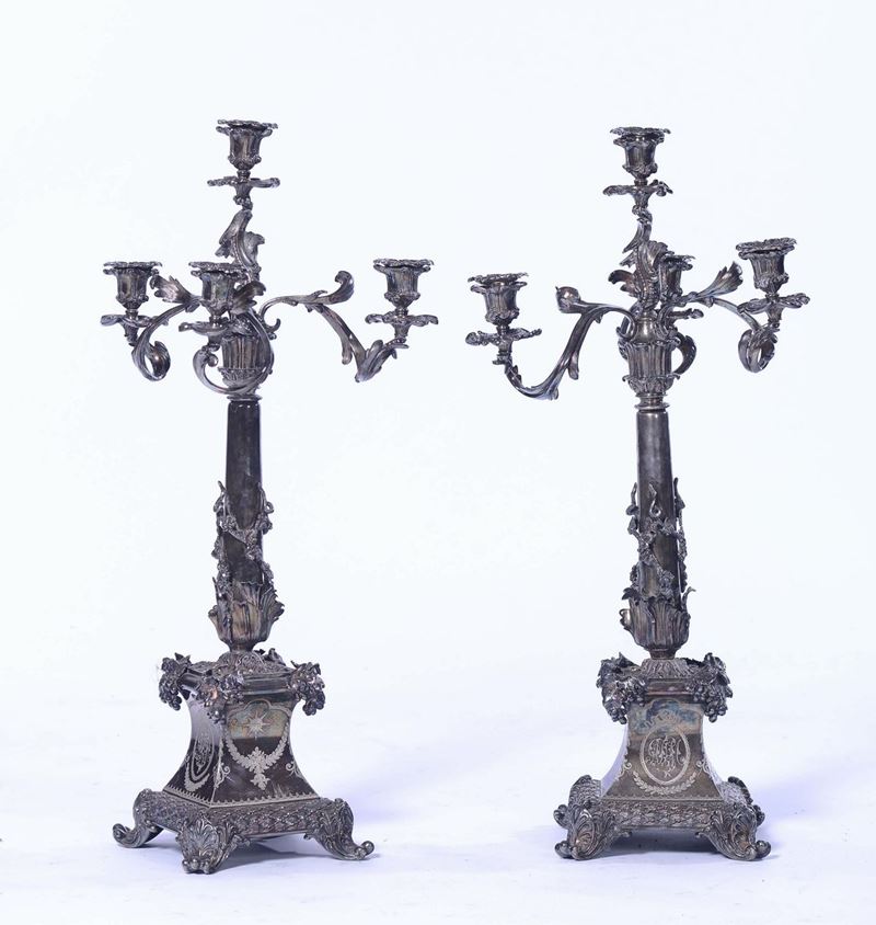 Coppia di candelieri in metallo argentato a quattro luci, XVIII-XIX secolo  - Auction Fine art - II - Cambi Casa d'Aste
