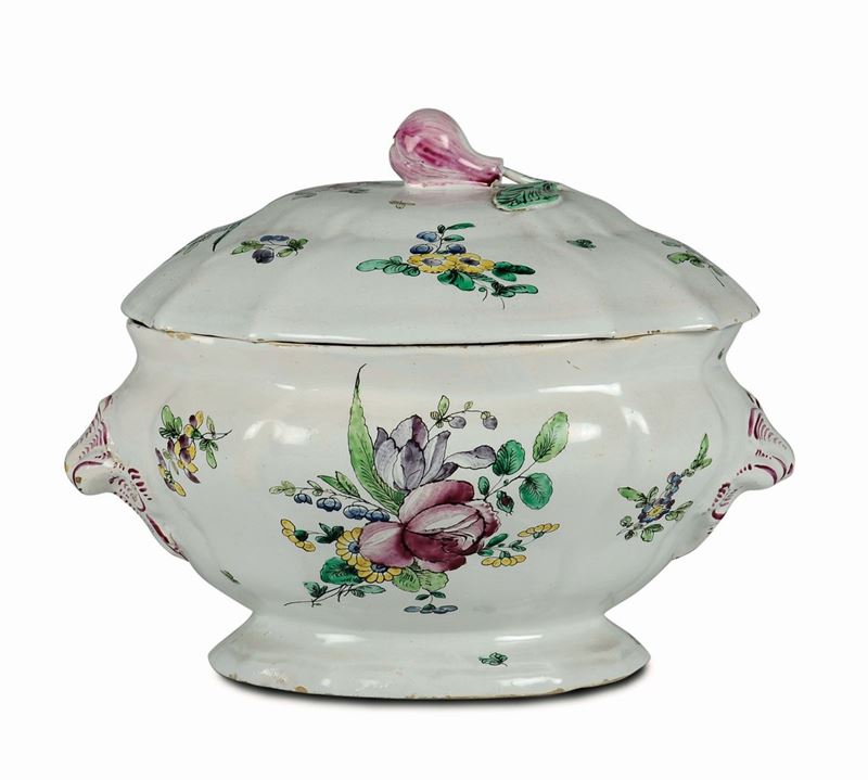 A maiolica soup tureen, Lodi, 18th century  - Auction Majolica and porcelain from the 16th to the 19th century - Cambi Casa d'Aste