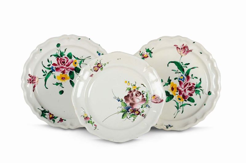 Three maiolica dishes, Lodi, 18th century  - Auction Majolica and porcelain from the 16th to the 19th century - Cambi Casa d'Aste