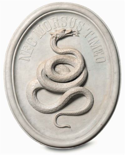 Medaglione Ovale in Marmo con Serpente in Bassorilievo, Lombardia Inizio XIX Secolo