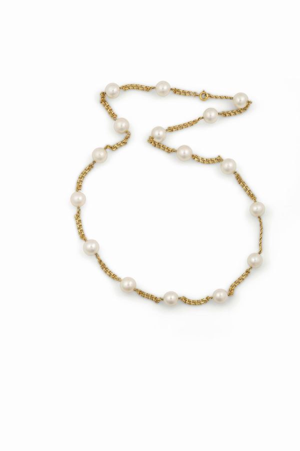 Collana in oro giallo con perle coltivate