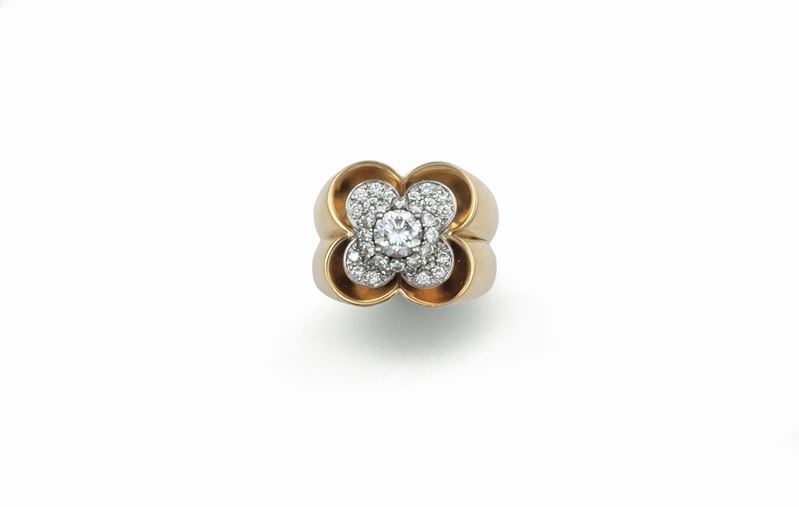Diamond ring set in yellow gold, Van Cleef and Arpels. Diamond Report Monaco Gem Lab   - Auction Fine Jewels - Cambi Casa d'Aste