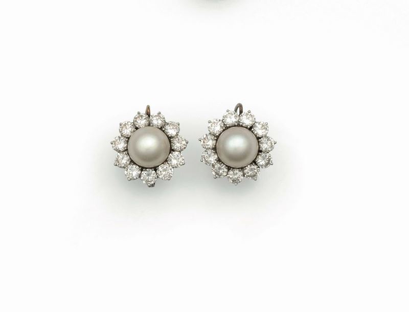 Earrings with Akoja pearls bordered with diamonds set in white gold  - Auction Fine Jewels - Cambi Casa d'Aste