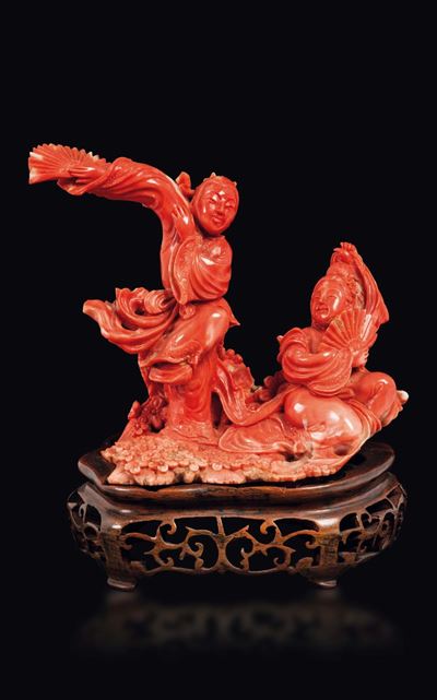 Gruppo Scolpito in Corallo Raffigurante Due Guanyin con Ventaglio, Cina, Inizio XX Secolo