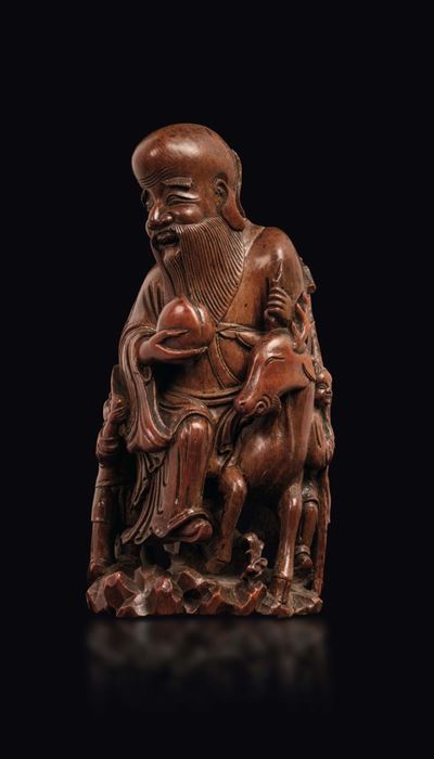 Figura di Shoulao con Pesca Seduto su Cervo Scolpito in Bamboo con Fanciullo, Cina, Dinastia Qing...