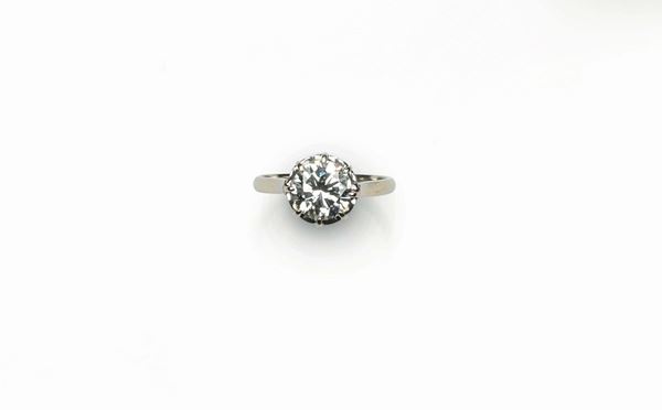 Solitaire round brilliant-cut diamond weighing approx 2.00 ct