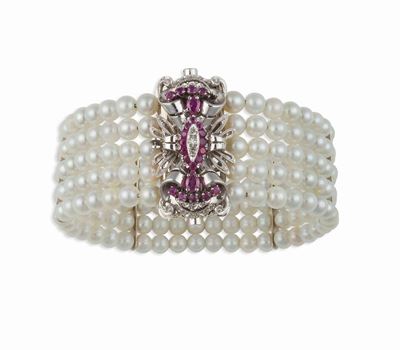 Bracciale con Cinque File di Perle Coltivate in Oro Bianco con Rubini e Diamanti