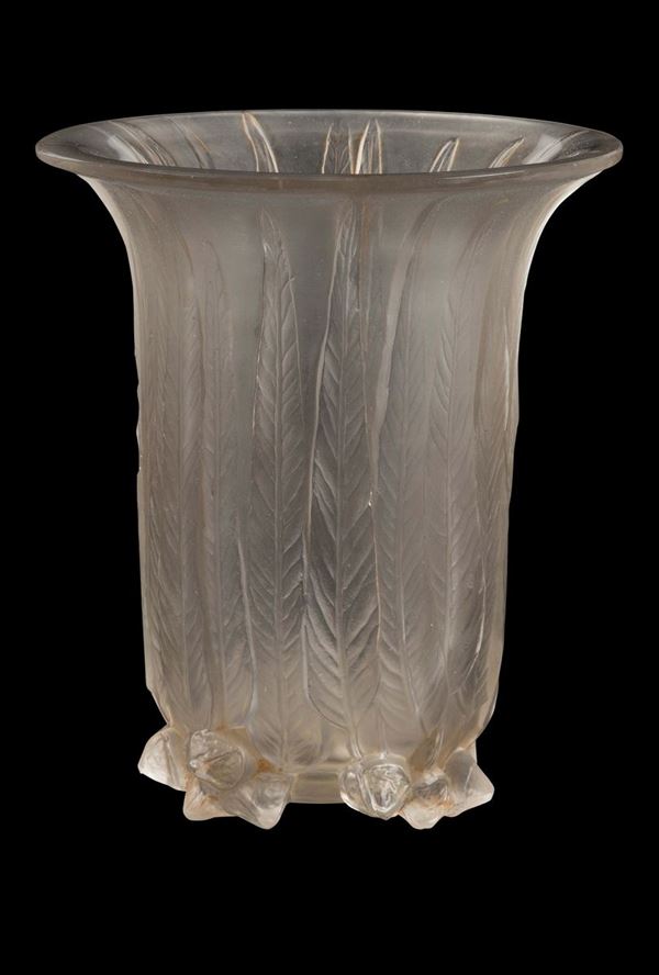 René Lalique (1860-1945), Francia Vaso “Eucalyptus”, modello creato nel 1925