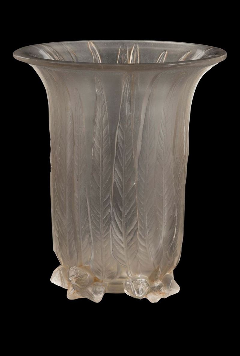 René Lalique (1860-1945), Francia Vaso “Eucalyptus”, modello creato nel 1925  - Asta Arti Decorative del XX secolo - Cambi Casa d'Aste
