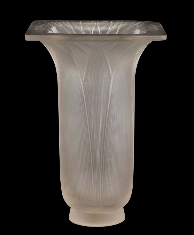 René Lalique (1860-1945), Francia Vaso “Lotus”, modello creato nel 1920  - Asta Arti Decorative del XX secolo - Cambi Casa d'Aste