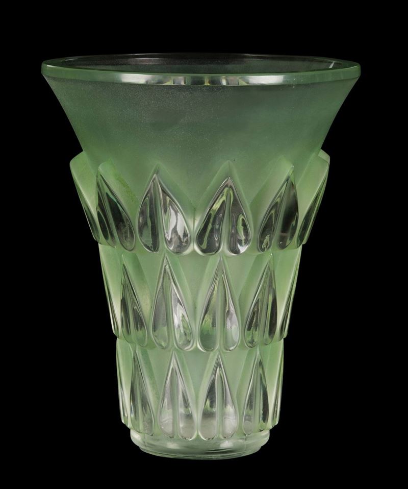 René Lalique (1860-1945), Francia Vaso “Feuilles”, modello creato nel 1934  - Asta Arti Decorative del XX secolo - Cambi Casa d'Aste