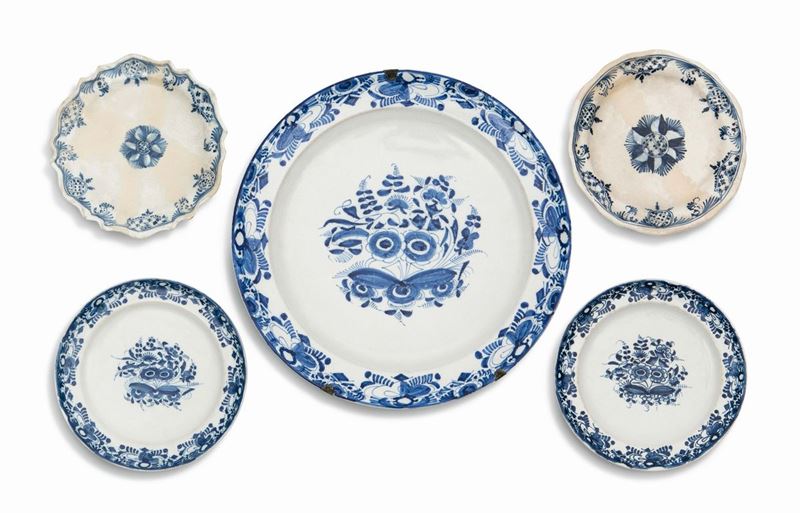 Cinque piatti, Bassano XVIII secolo  - Asta Maioliche e porcellane dal XVI al XIX secolo - Cambi Casa d'Aste