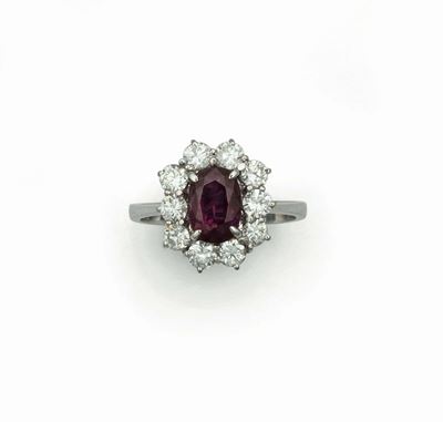 Anello con Rubino Thailandia e Diamanti a Contorno