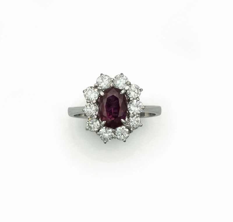 Ring with ruby bordered by diamonds set in white gold. Gemmological report R.A.G. Torino  - Auction Fine Jewels - Cambi Casa d'Aste
