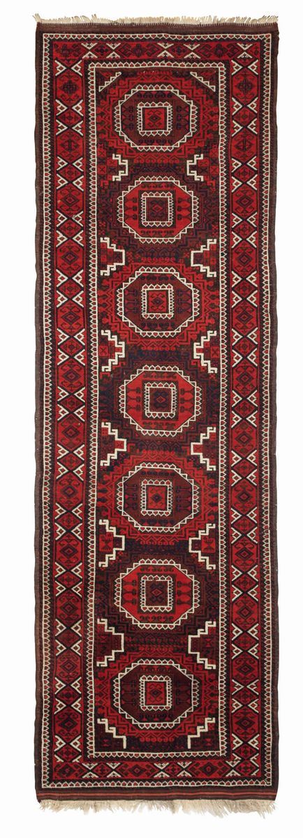A Baluch runner rug, early 20th century. Very good condition.  - Auction Fine Carpets - Cambi Casa d'Aste