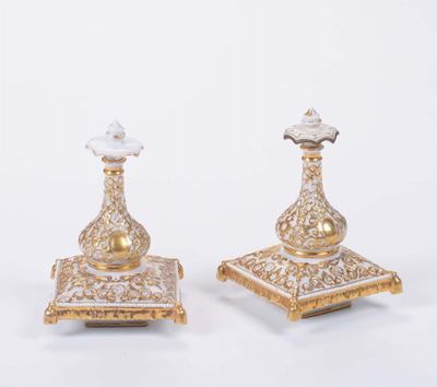 Coppia di Bottiglie in Porcellana Decorata in Arabesche in Oro, J. Petit, 1850 Circa