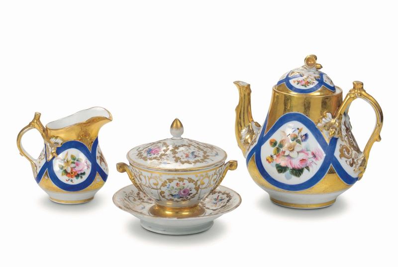 A porcelain polychrome tea pot and milk jug, 19th century  - Auction Majolica and porcelain from the 16th to the 19th century - Cambi Casa d'Aste