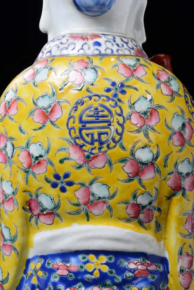 Figura di Saggio con Bastone in Porcellana a Smalti Policromi, Cina, Inizio XX Secolo