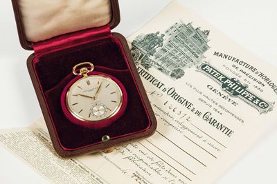 Patek Philippe, 18k Yellow Gold, Open Face, Keyless Pocket Watch. Accompagnato dalla Scatola Orig...