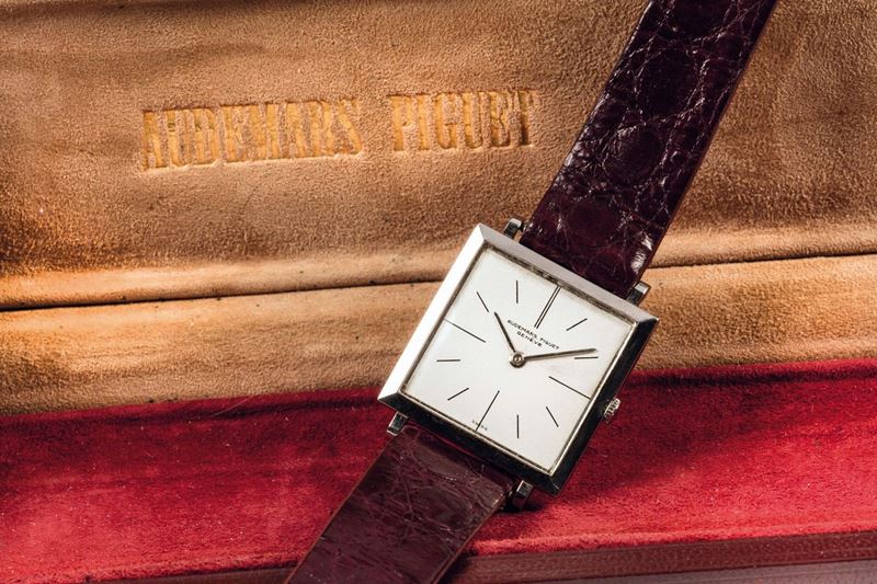 AUDEMARS PIGUET, Geneve, case No. 9795, very flat and rare, 18K white gold wristwatch with a gold original buckle. Made circa 1950. Accompanied by the original box  - Auction Watches and Pocket Watches - Cambi Casa d'Aste